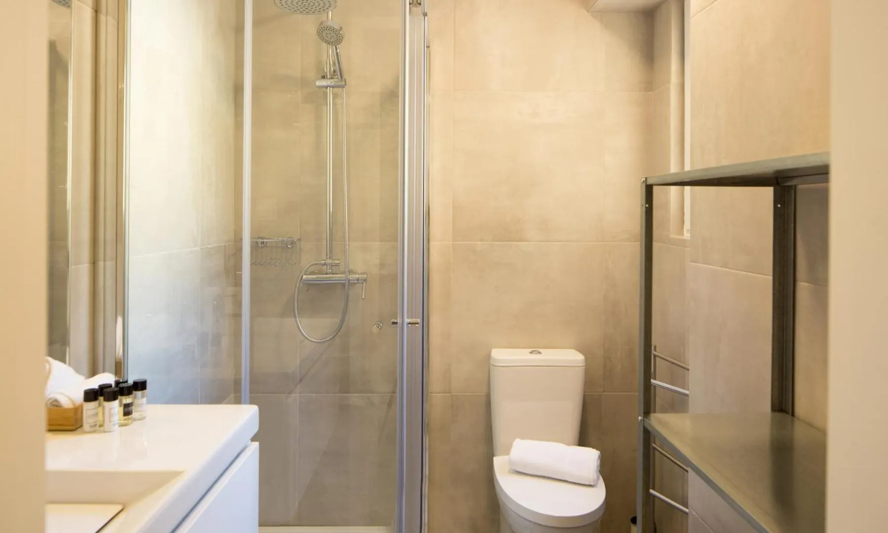 Stylish Home With Private Patio By Lovelystay Lisbon